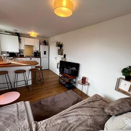 Two Bedroom Apartment In Barry-Close To Beach Esterno foto
