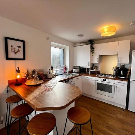 Two Bedroom Apartment In Barry-Close To Beach Esterno foto