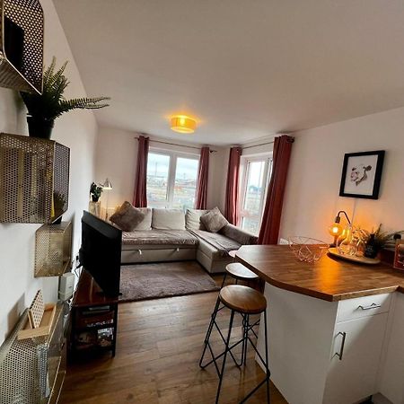 Two Bedroom Apartment In Barry-Close To Beach Esterno foto