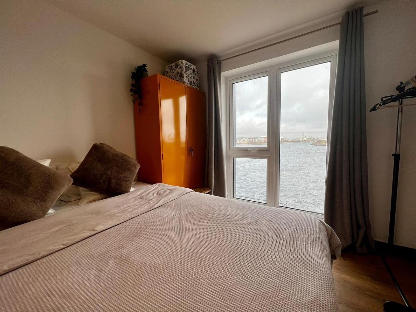 Two Bedroom Apartment In Barry-Close To Beach Esterno foto