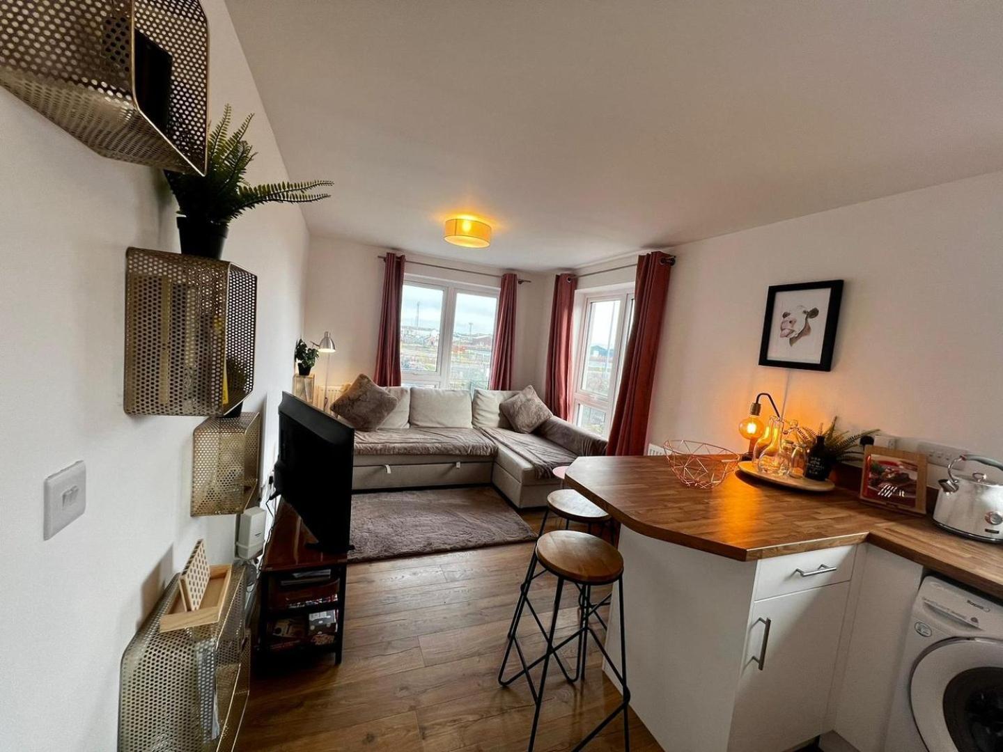 Two Bedroom Apartment In Barry-Close To Beach Esterno foto